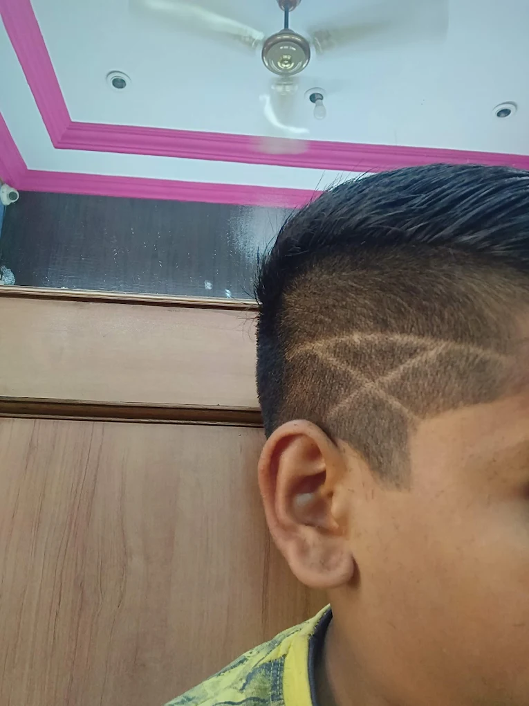 Men's haircut at the salon